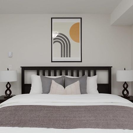 Villa Tastefully Furnished And Newly Updated 2 Bd Central Lynn Valley North Vancouver Extérieur photo