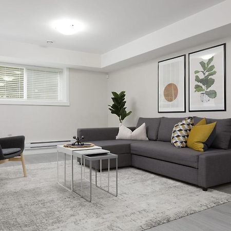 Villa Tastefully Furnished And Newly Updated 2 Bd Central Lynn Valley North Vancouver Extérieur photo