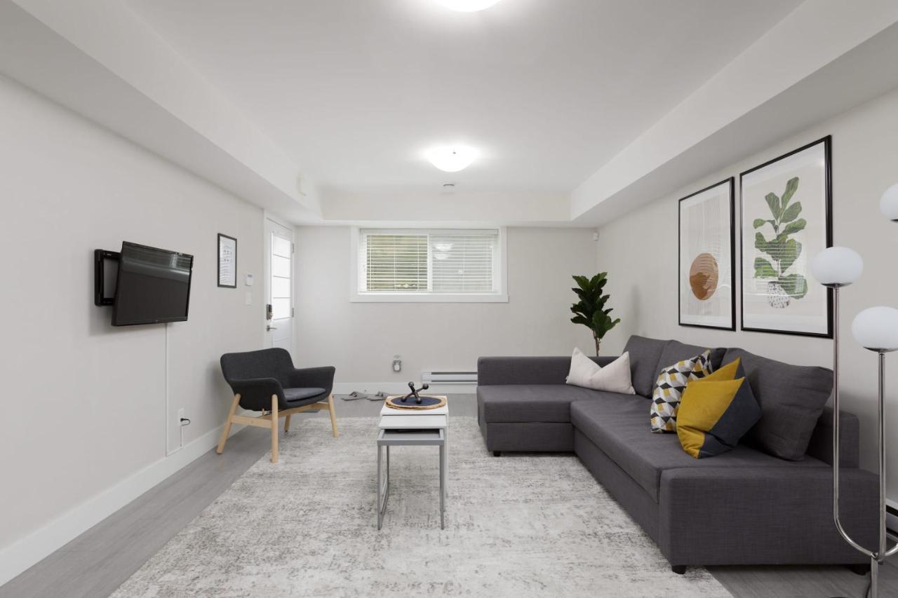 Villa Tastefully Furnished And Newly Updated 2 Bd Central Lynn Valley North Vancouver Extérieur photo