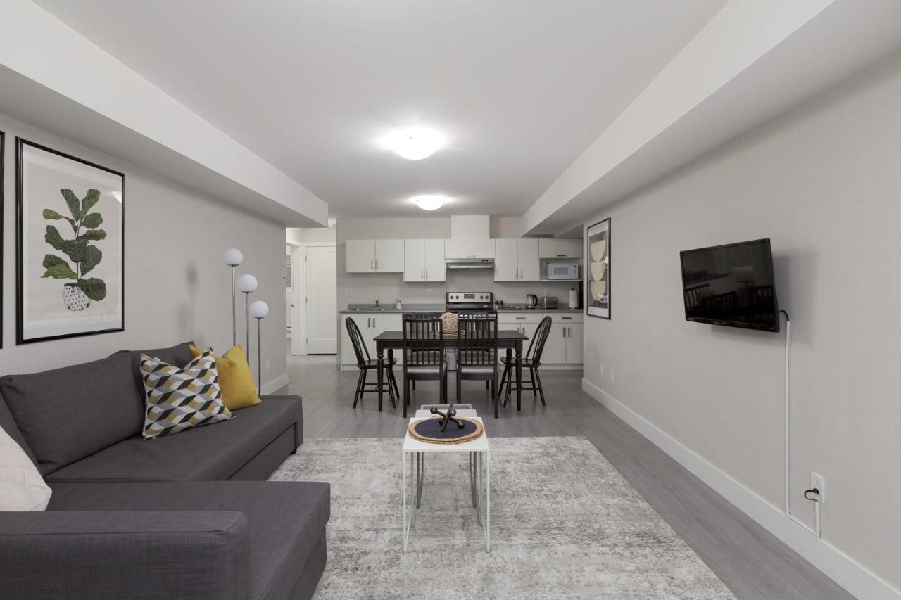 Villa Tastefully Furnished And Newly Updated 2 Bd Central Lynn Valley North Vancouver Extérieur photo
