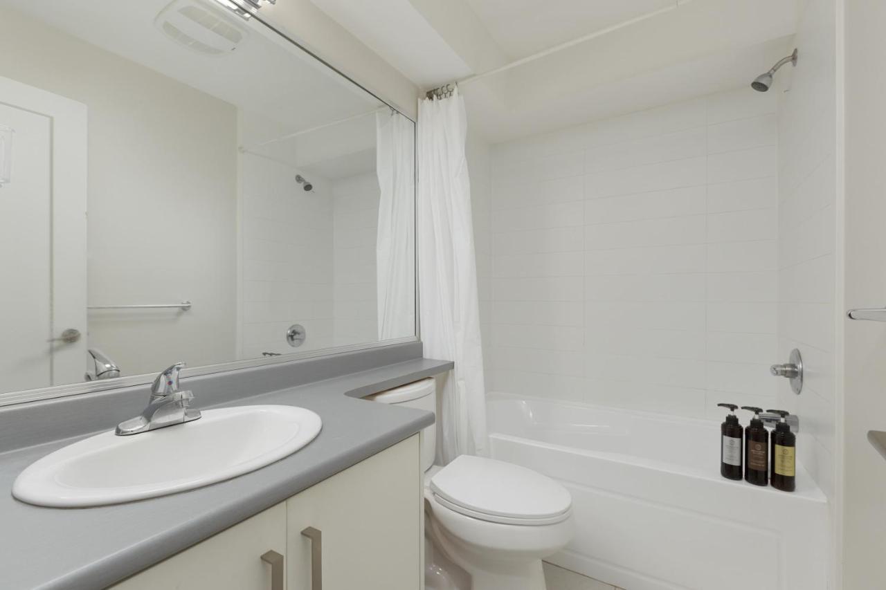 Villa Tastefully Furnished And Newly Updated 2 Bd Central Lynn Valley North Vancouver Extérieur photo