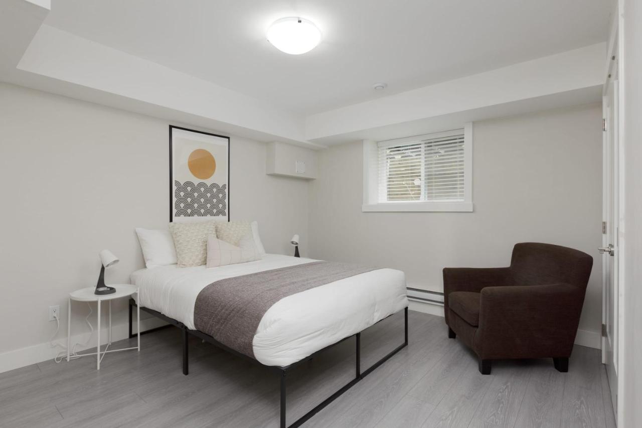 Villa Tastefully Furnished And Newly Updated 2 Bd Central Lynn Valley North Vancouver Extérieur photo